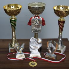 Puchary, statuetki, medale dla obozu piłkarskiego Rytro