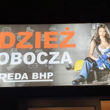 Kaseton reklamowy w nocy